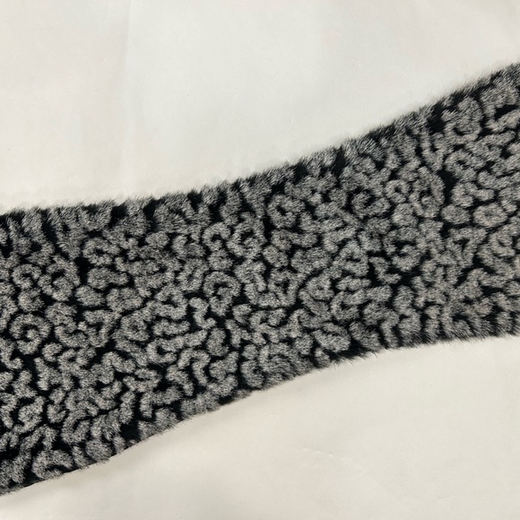 BEN BERGER Luxury Collection Soft Snuggly Faux Fur Gray Black Print Scarf Stole - Picture 12 of 12